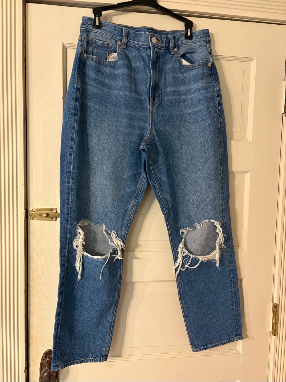 American Eagle Outfitters Light Blue Distressed Boyfriend Jeans